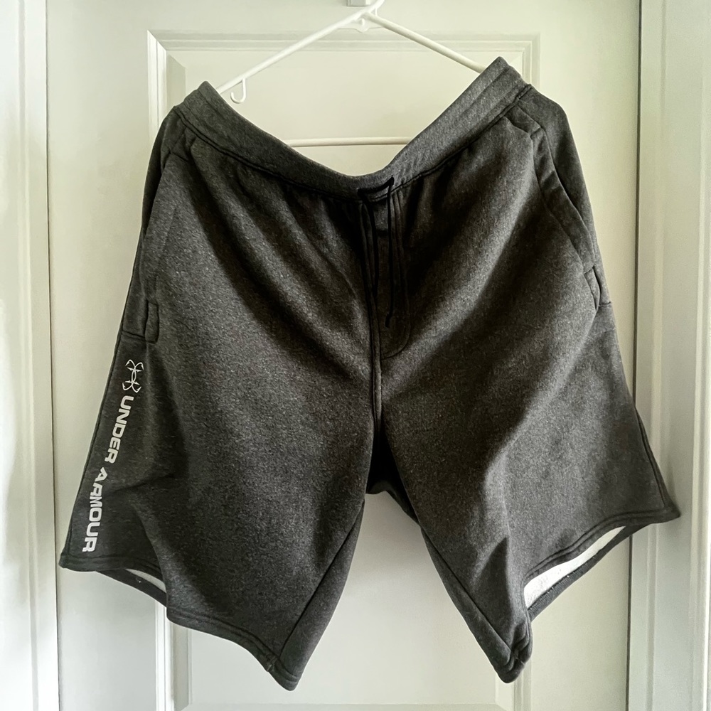 Mens Under Armour shorts Size Large